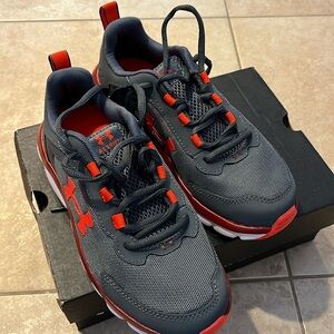 New Under Armour boys size 4